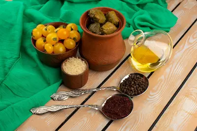 Superalimentos españoles, lentejas, espinacas y almendras.