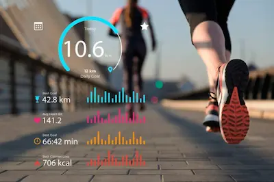 Zapato deportivo con podómetro marcando diferentes cifras